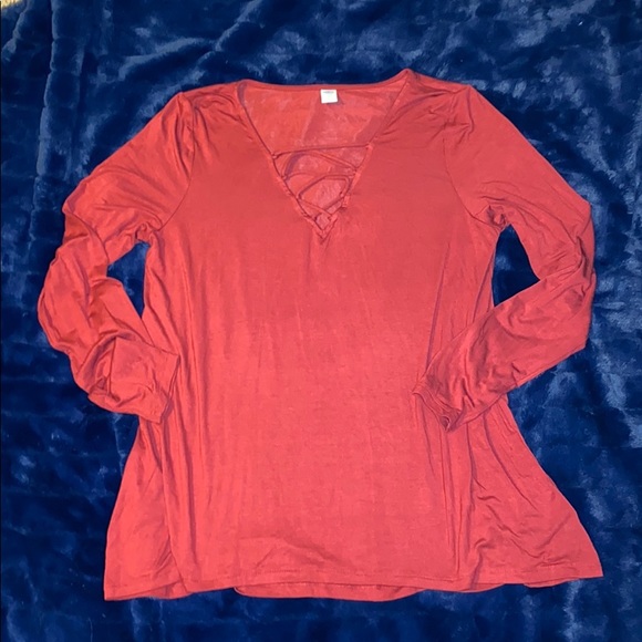 Old Navy Tops - 🌟🌟🌟OLD NAVY. CRISS CROSS NECKLINE. Longer & Loose Fit